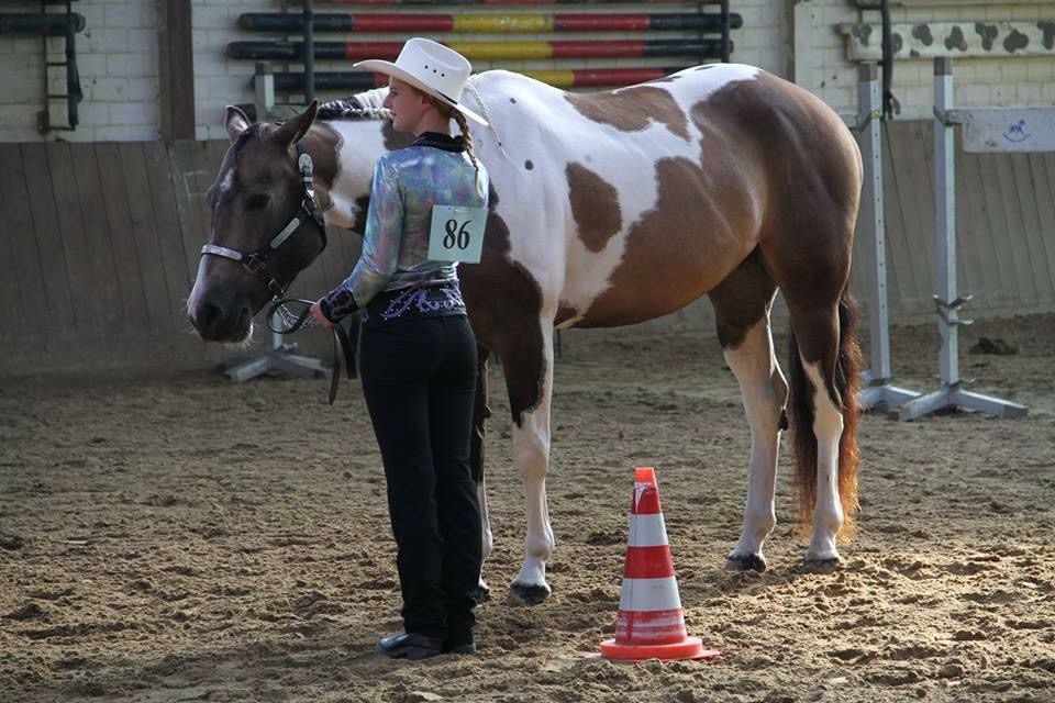 Lena Huwald beim EWU Turnier Seppenrade auf ihrem Westernpferd