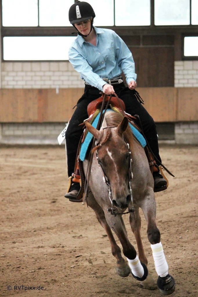 Lena Huwald im Westernsattel, Portrait
